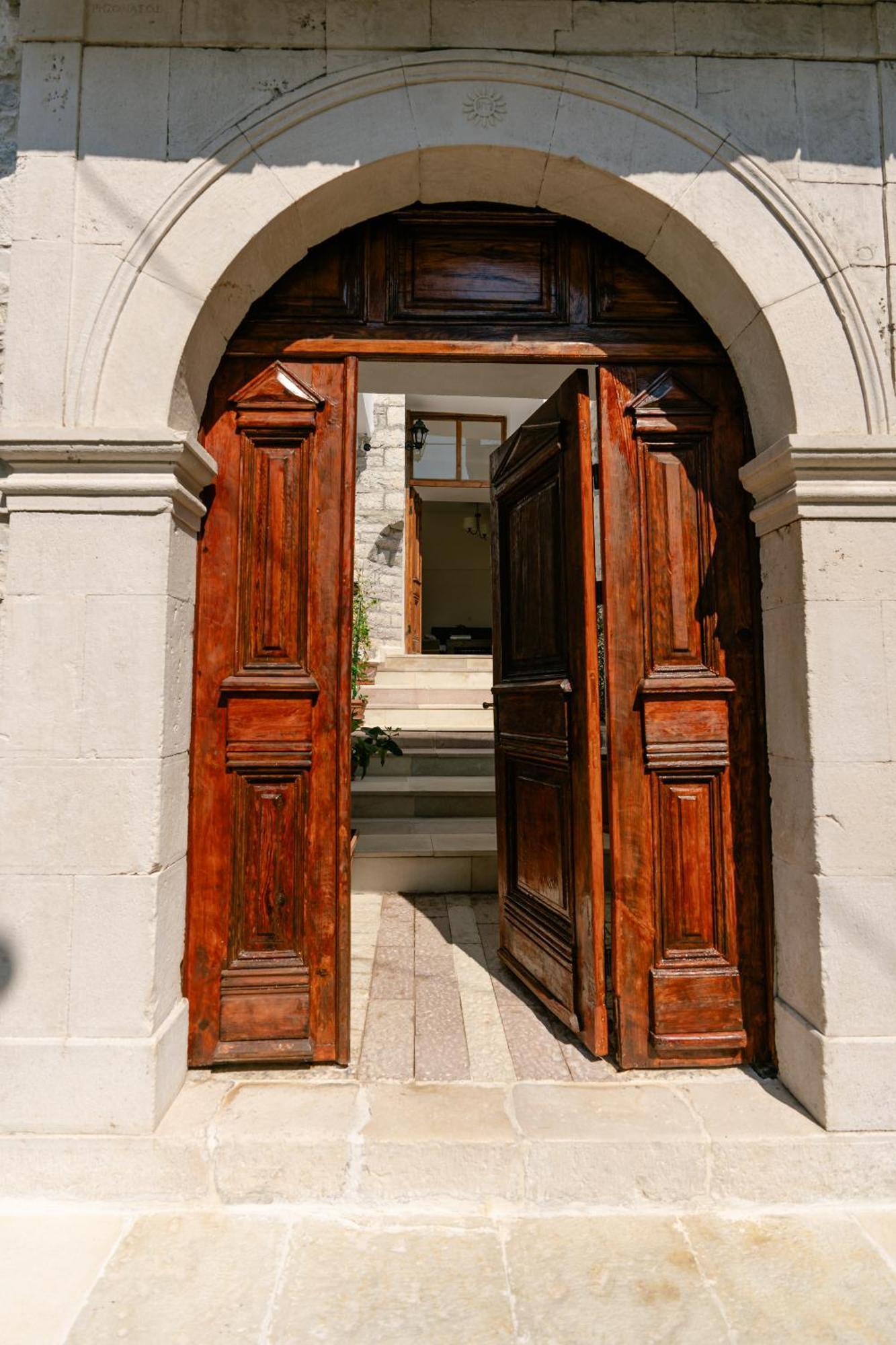 Petrichor Hotel Gjirokastër Exterior foto