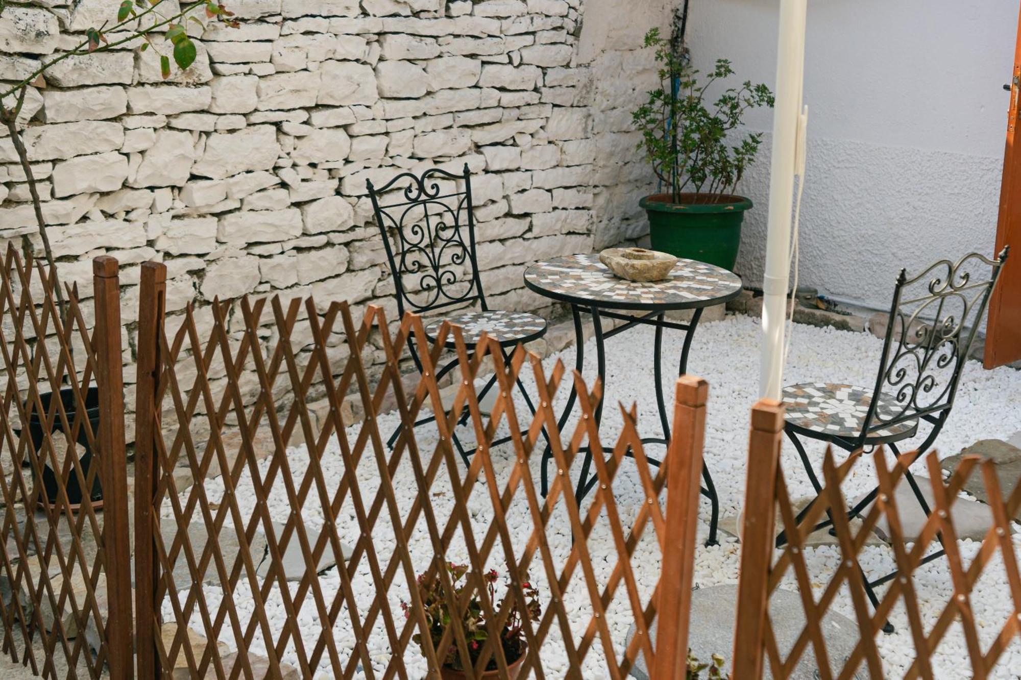 Petrichor Hotel Gjirokastër Exterior foto