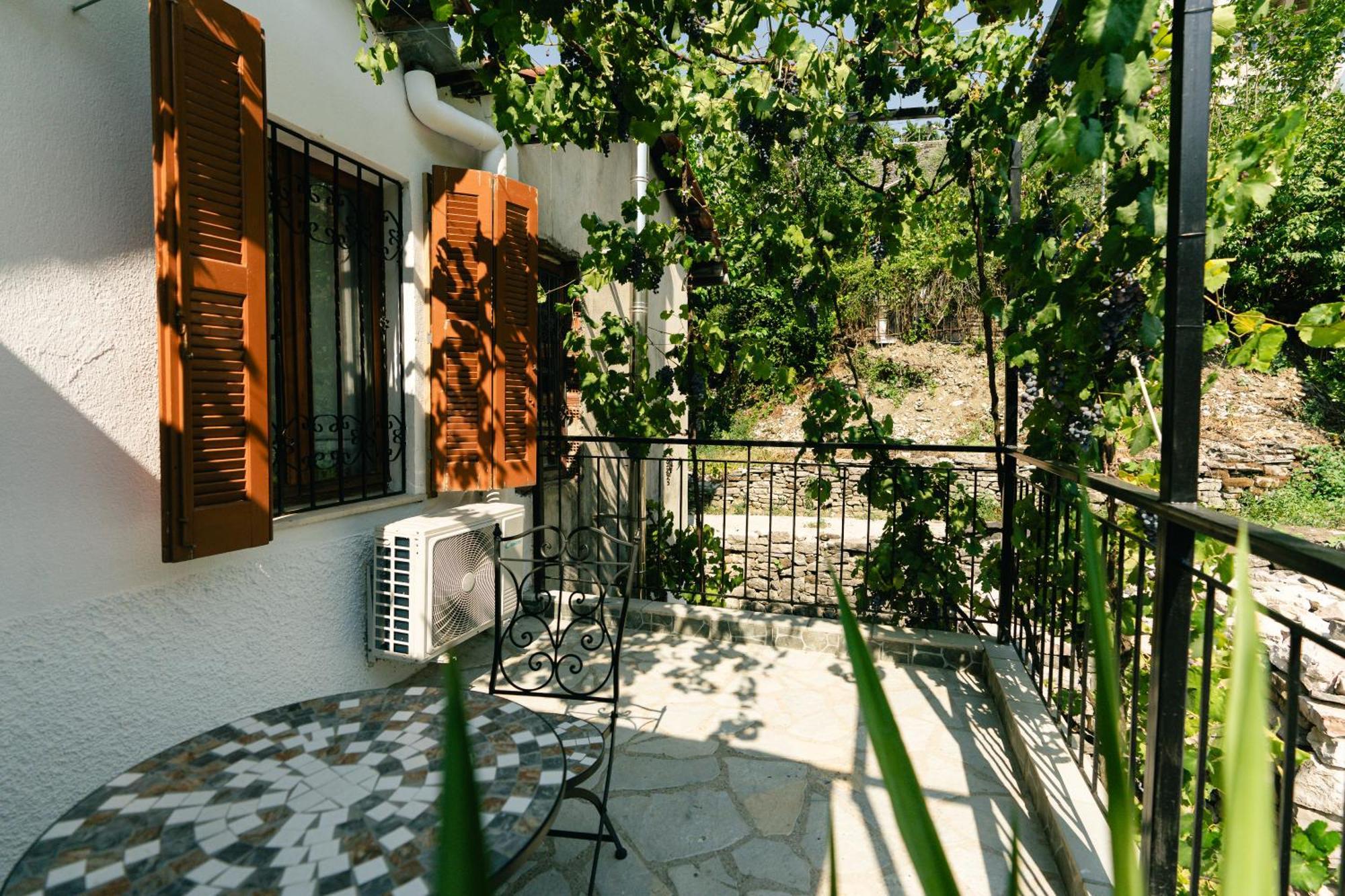 Petrichor Hotel Gjirokastër Exterior foto