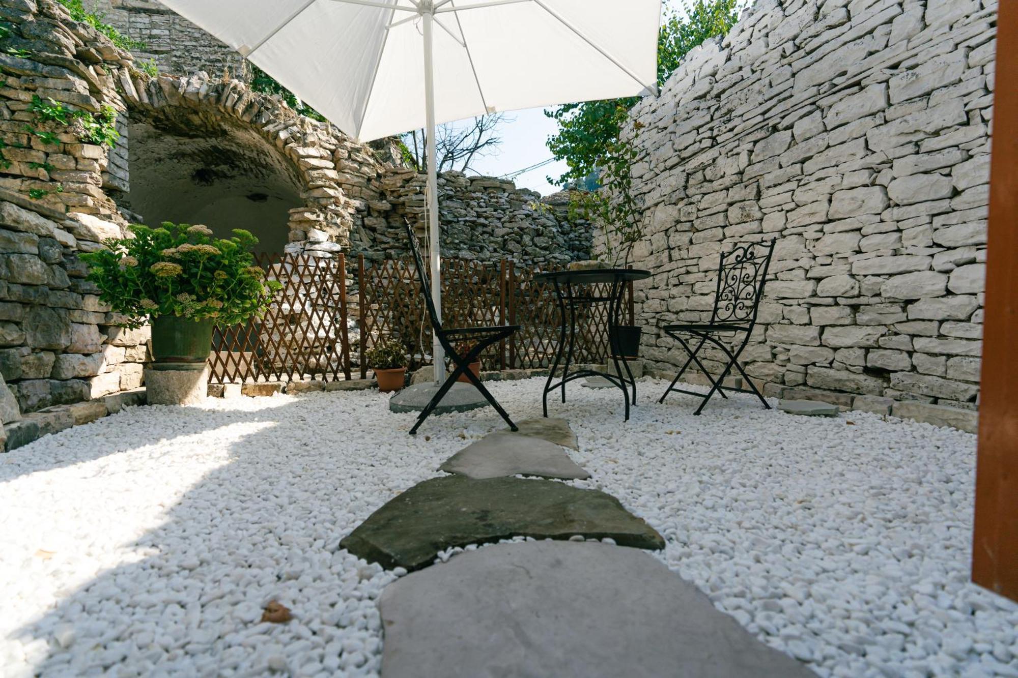 Petrichor Hotel Gjirokastër Cameră foto