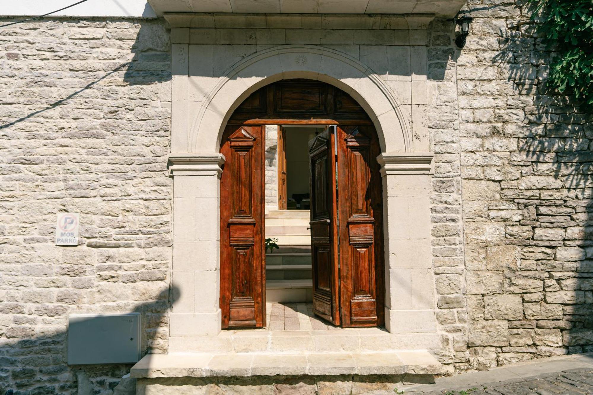 Petrichor Hotel Gjirokastër Exterior foto