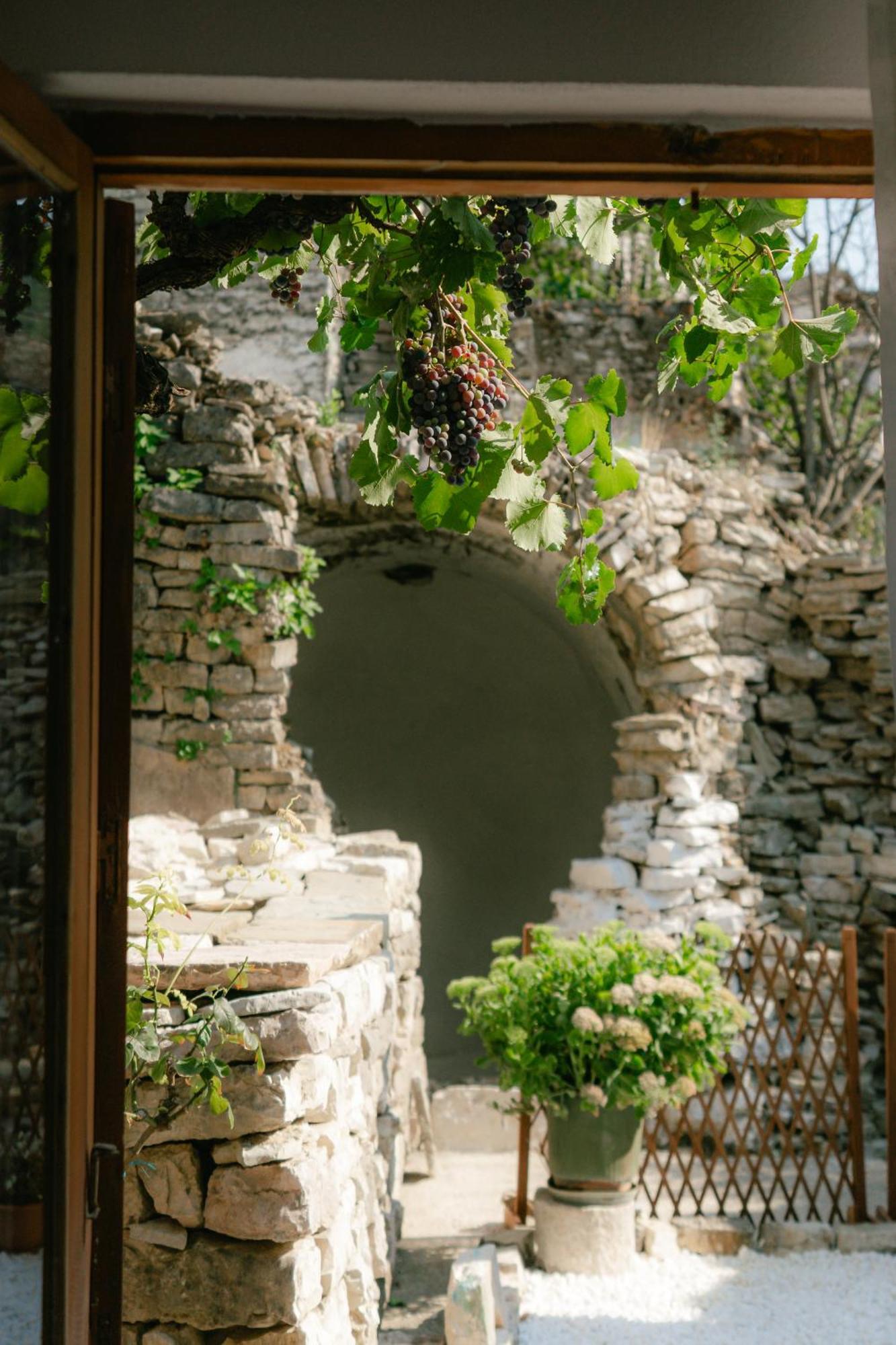 Petrichor Hotel Gjirokastër Exterior foto