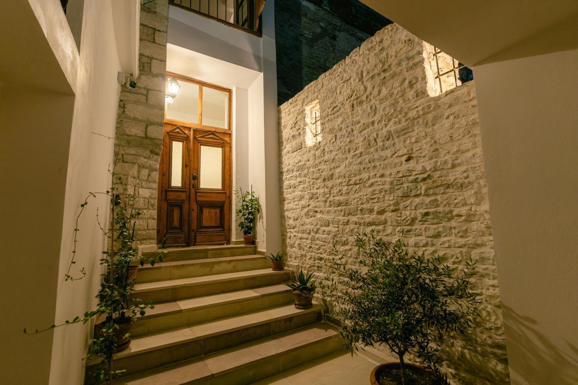 Petrichor Hotel Gjirokastër Exterior foto